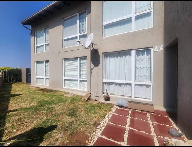 3 BEDROOM TOWNHOUSE FOR SALE IN SOUTH CREST